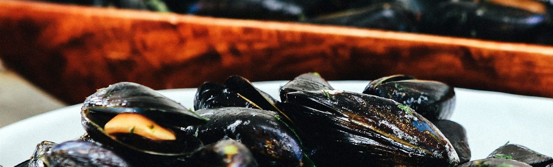 steamed-mussels-with-ouzo-and-fresh-tomatoes - Alargo Private Chef Service in Crete | Christos & Michael